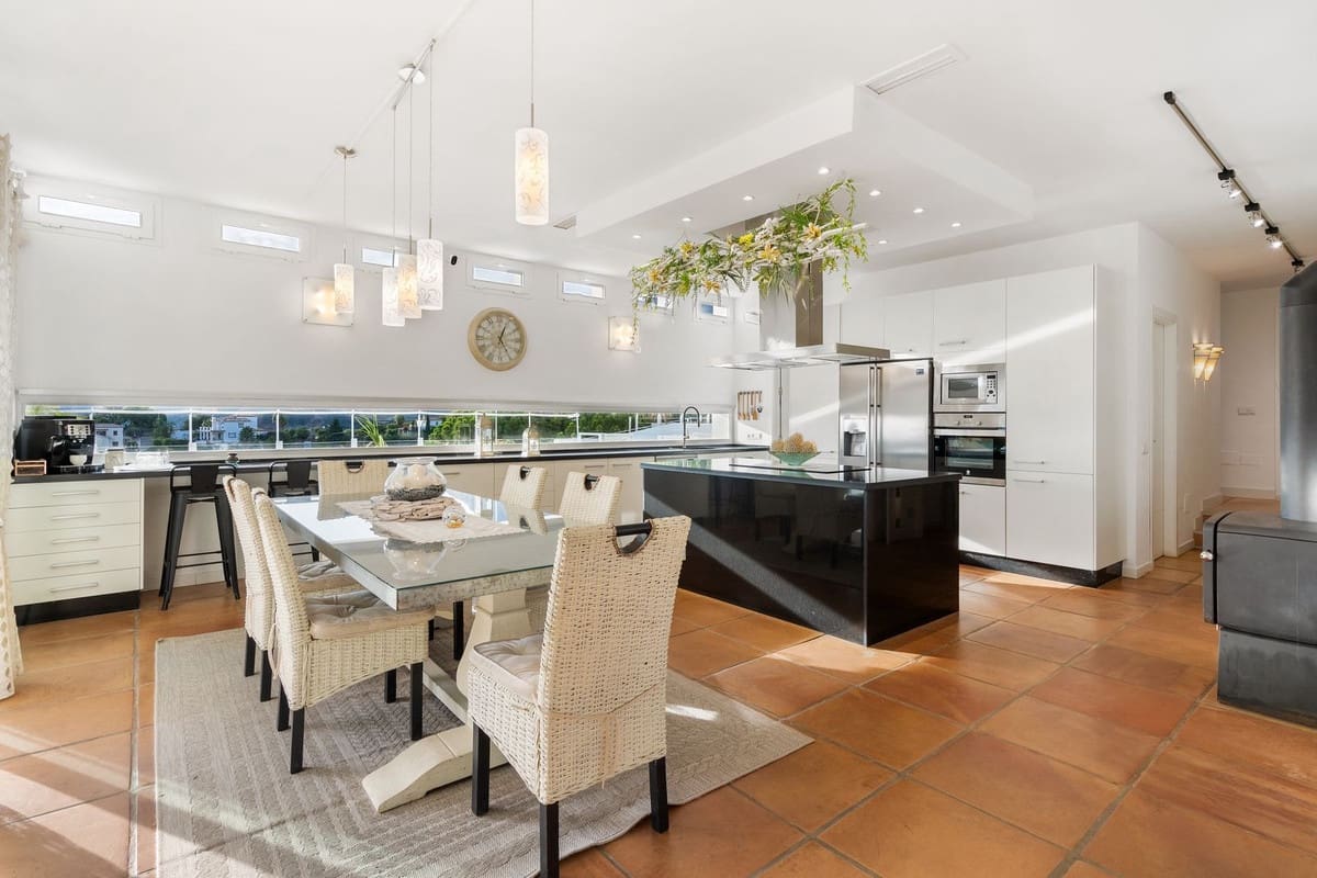 7 slaapkamer Villa te koop in Estepona met zwembad - € 3.990.000 (Ref: 8896349)