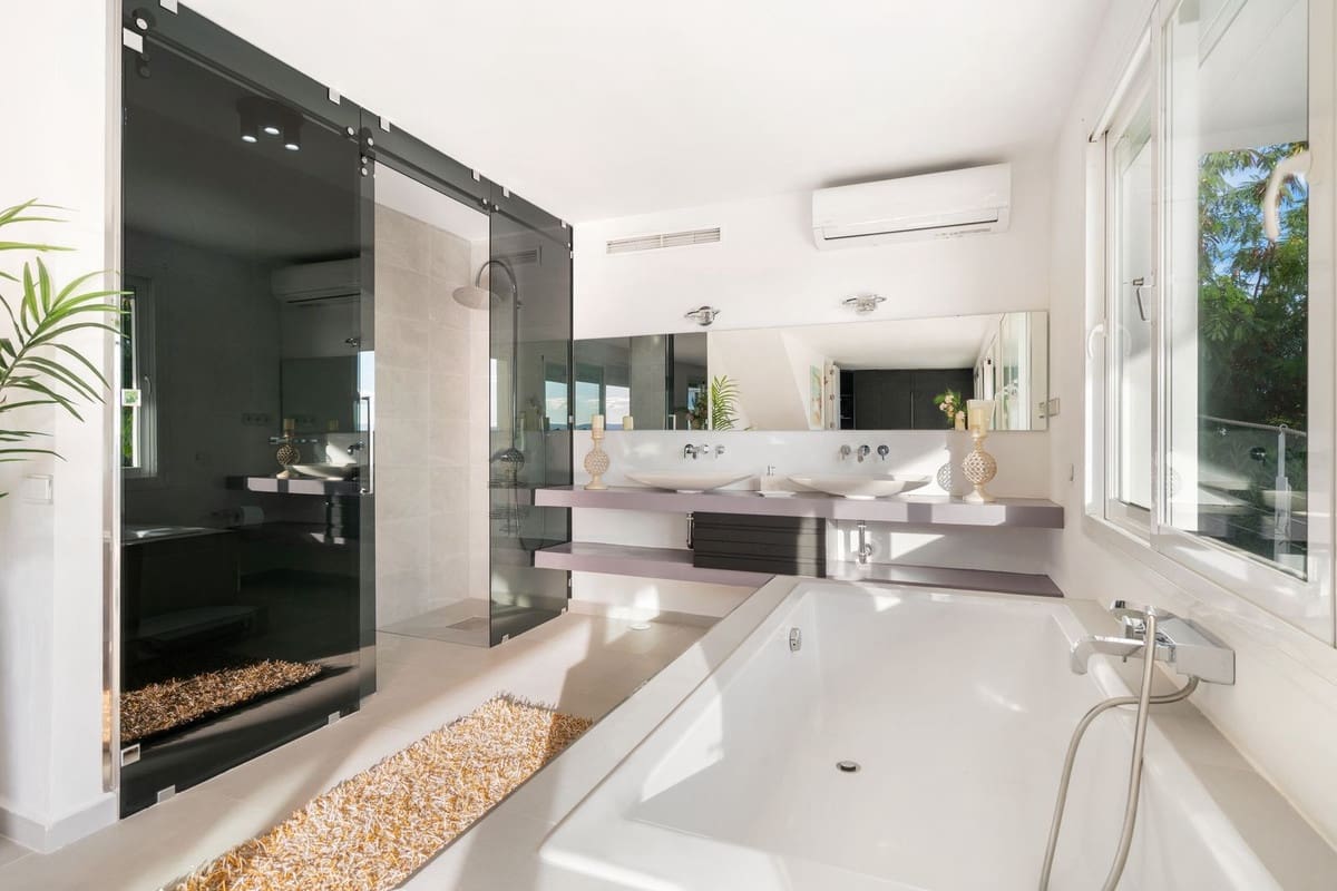 7 slaapkamer Villa te koop in Estepona met zwembad - € 3.990.000 (Ref: 8896349)