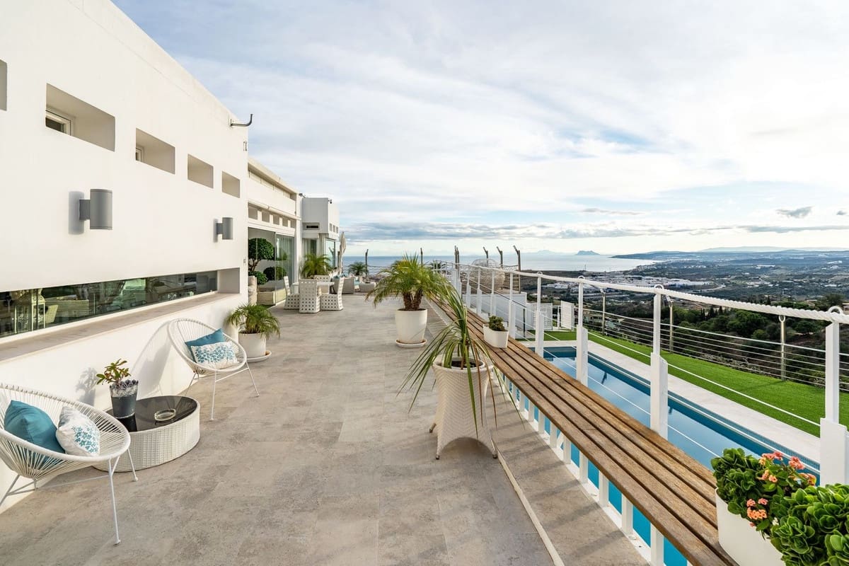 7 slaapkamer Villa te koop in Estepona met zwembad - € 3.990.000 (Ref: 8896349)