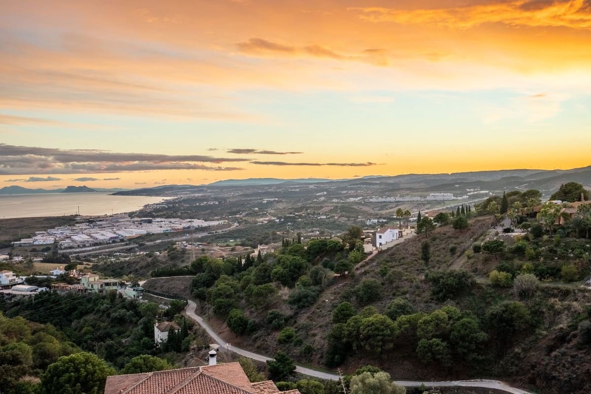 7 slaapkamer Villa te koop in Estepona met zwembad - € 3.990.000 (Ref: 8896349)