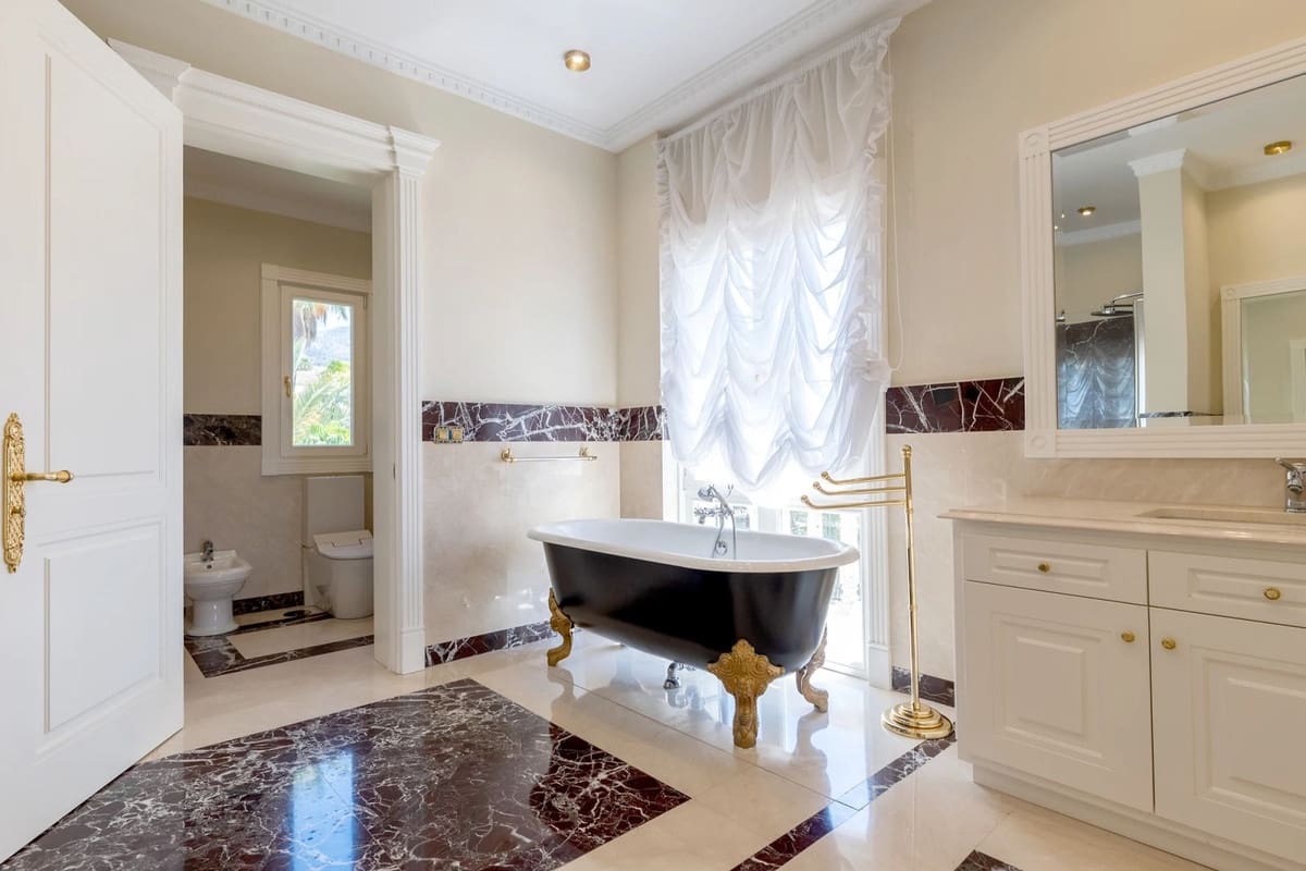 7 chambre Villa/Maison à vendre à Golden Mile avec piscine - 16 000 000 € (Ref: 8896359)