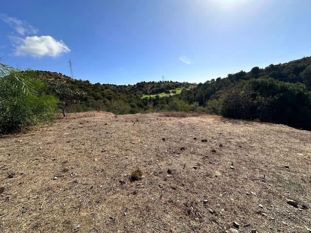 Rakentamaton maa myytävänä paikassa Cabopino, Marbella - 2 900 000 € (Ref: 8896360)