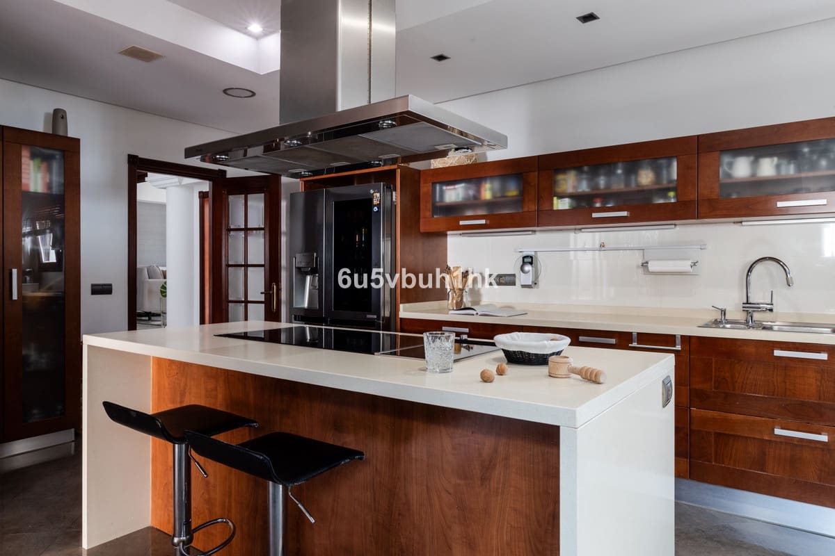 6 soverom Villa til salgs i Malaga by med svømmebasseng - € 3 450 000 (Ref: 8896366)