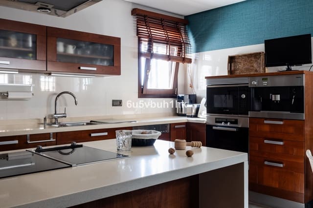 6 soveværelse Villa til salg i Los Antonios, Málaga by med swimmingpool - € 3.450.000 (Ref: 8896366)