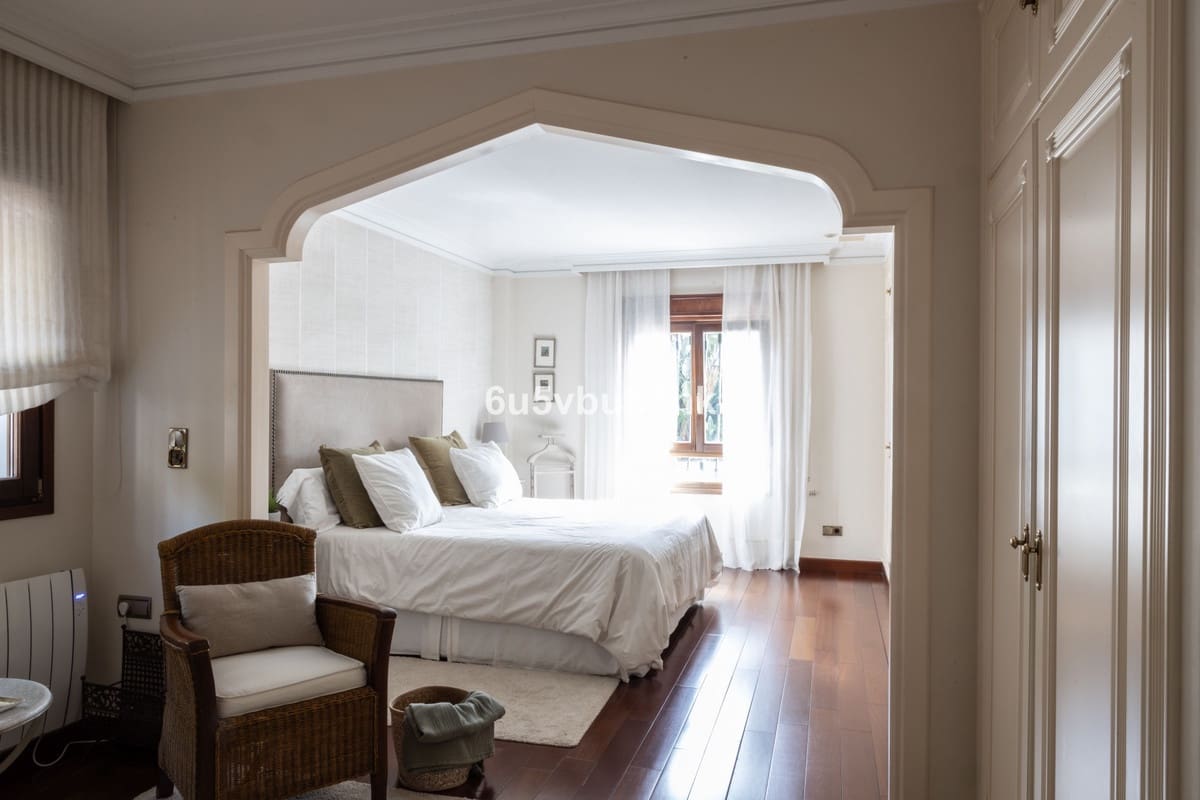 6 soverom Villa til salgs i Malaga by med svømmebasseng - € 3 450 000 (Ref: 8896366)