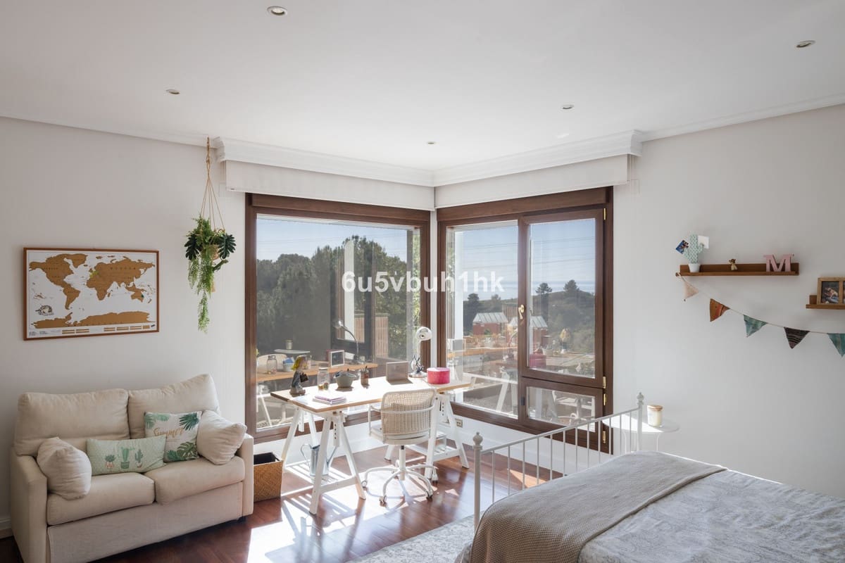 6 soverom Villa til salgs i Malaga by med svømmebasseng - € 3 450 000 (Ref: 8896366)