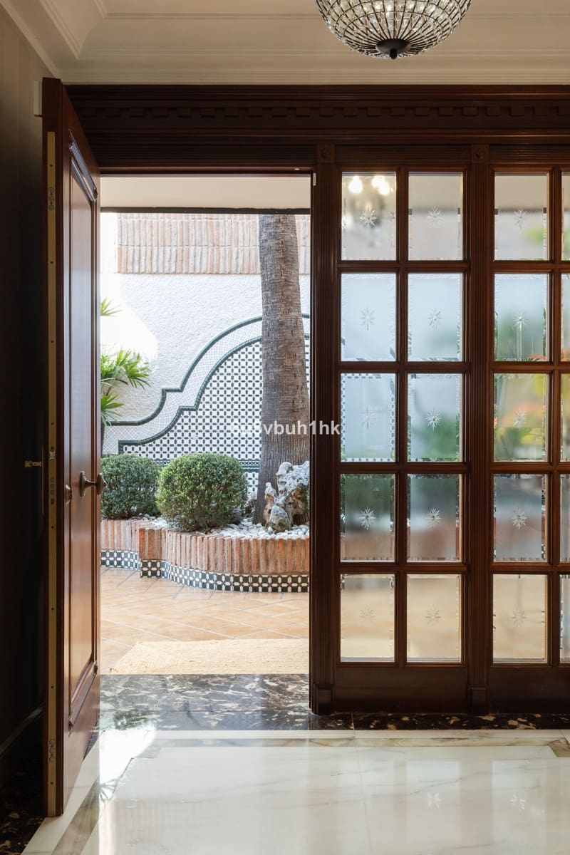 6 soverom Villa til salgs i Malaga by med svømmebasseng - € 3 450 000 (Ref: 8896366)