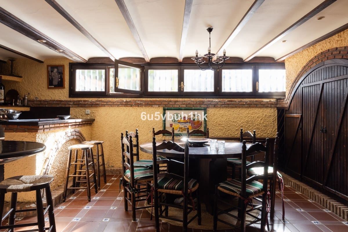 6 soverom Villa til salgs i Malaga by med svømmebasseng - € 3 450 000 (Ref: 8896366)