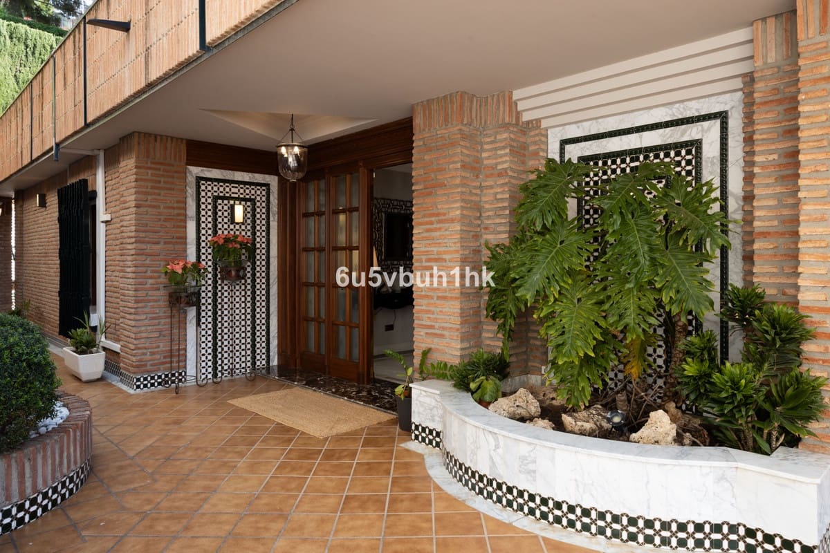 6 soverom Villa til salgs i Malaga by med svømmebasseng - € 3 450 000 (Ref: 8896366)