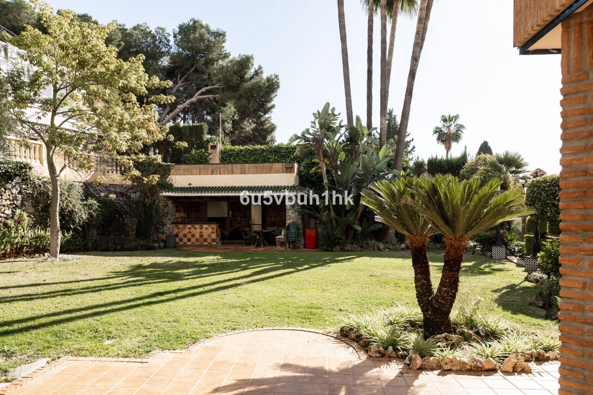 6 soverom Villa til salgs i Malaga by med svømmebasseng - € 3 450 000 (Ref: 8896366)