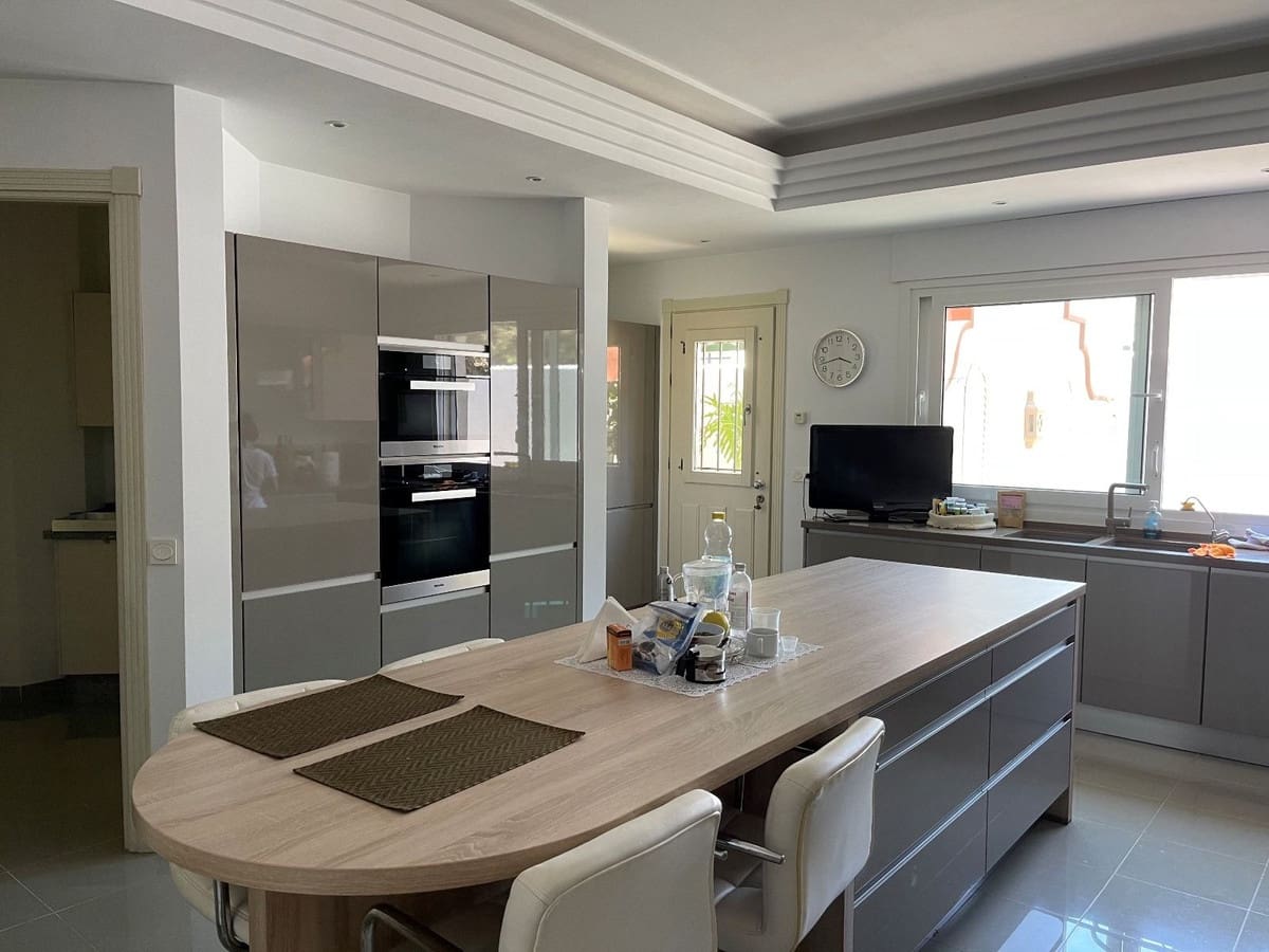 6 sypialnia Willa na sprzedaż w Guadalmina z basenem garażem - 4 200 000 € (Ref: 8896379)