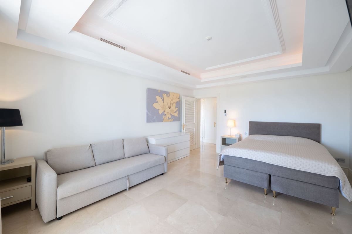 6 bedroom Villa for sale in Marbella with pool - € 3,950,000 (Ref: 8896381)