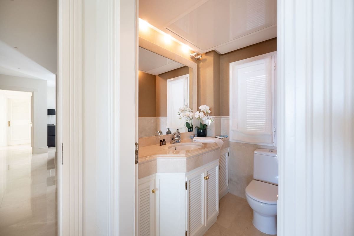 6 bedroom Villa for sale in Marbella with pool - € 3,950,000 (Ref: 8896381)