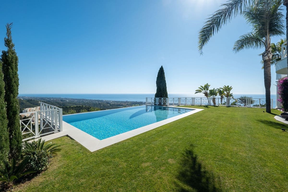 6 bedroom Villa for sale in Marbella with pool - € 3,950,000 (Ref: 8896381)