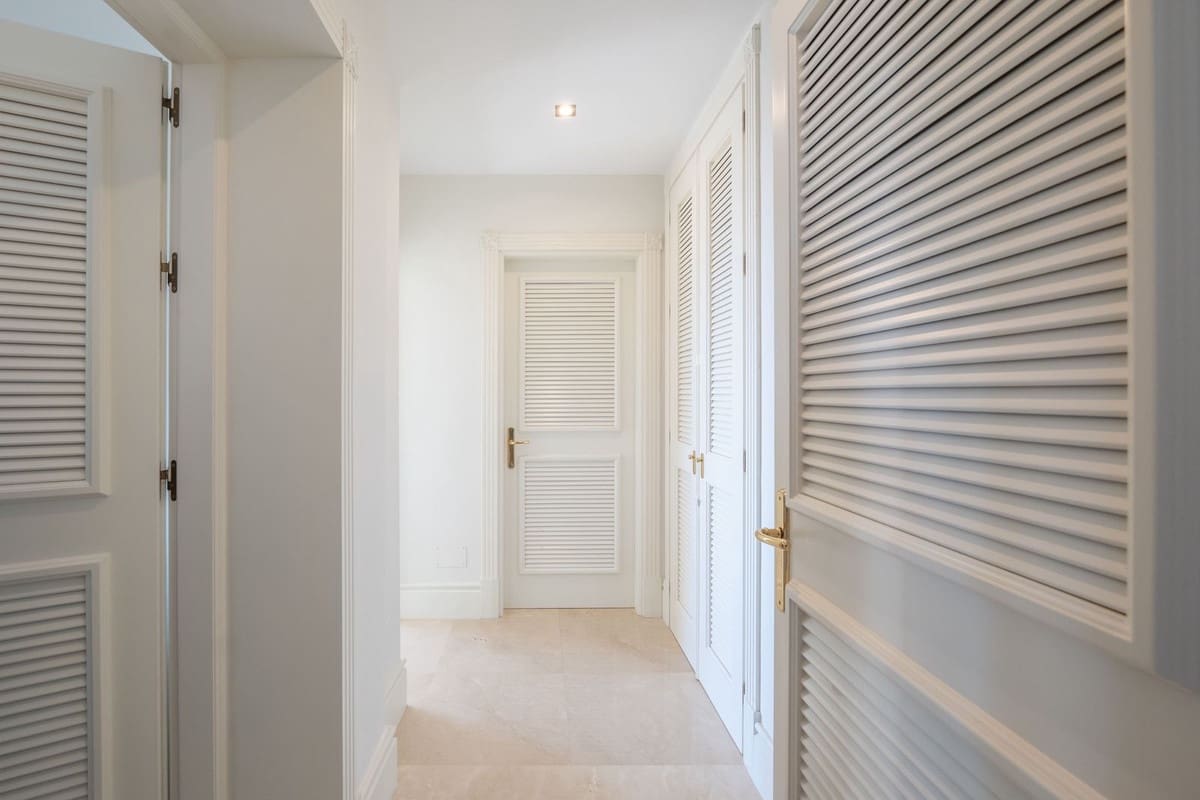 6 bedroom Villa for sale in Marbella with pool - € 3,950,000 (Ref: 8896381)