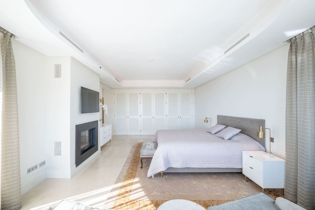 6 bedroom Villa for sale in Marbella with pool - € 3,950,000 (Ref: 8896381)