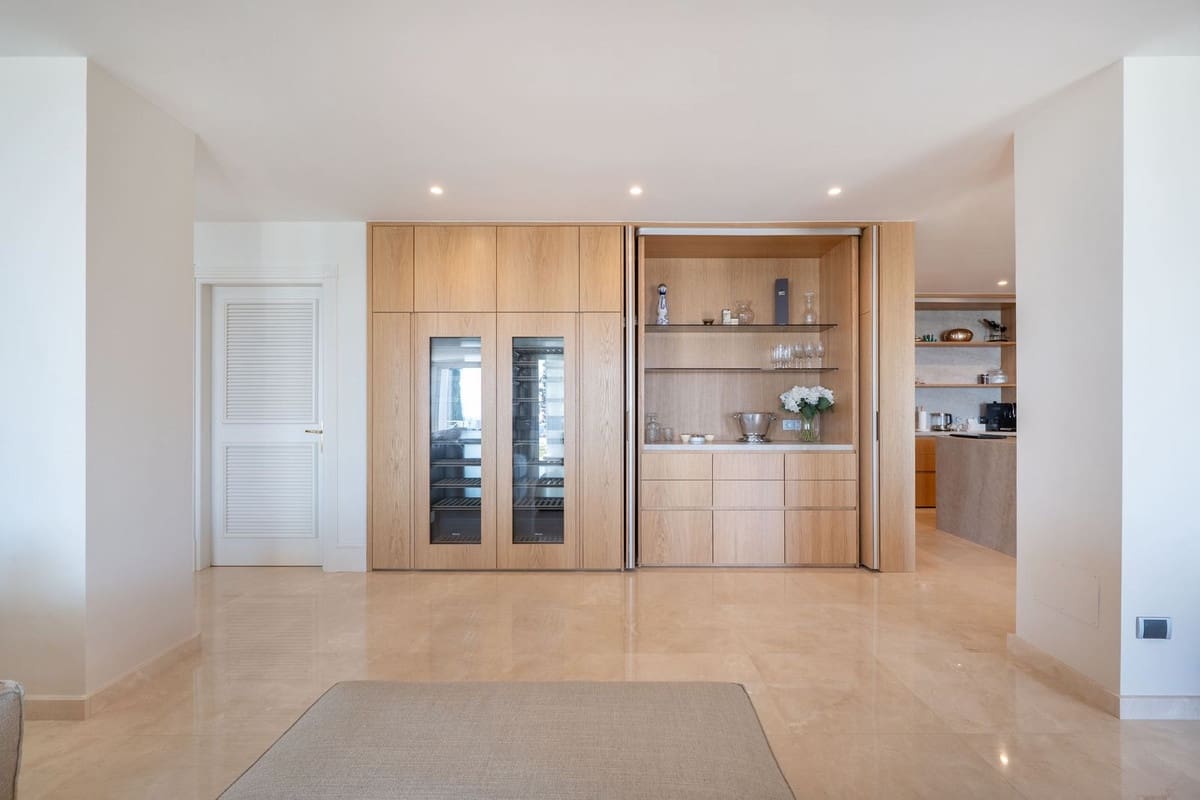 6 bedroom Villa for sale in Marbella with pool - € 3,950,000 (Ref: 8896381)