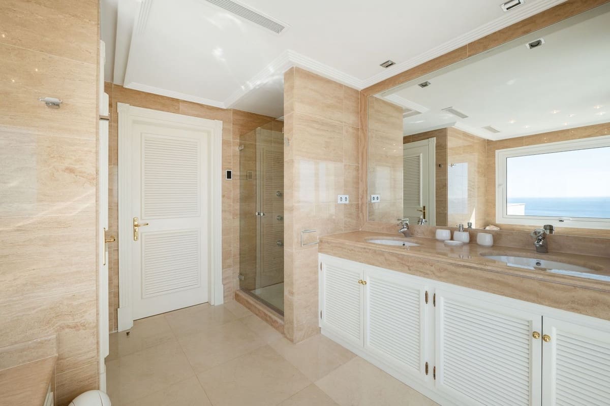 6 bedroom Villa for sale in Marbella with pool - € 3,950,000 (Ref: 8896381)