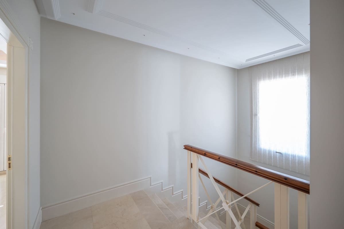 6 bedroom Villa for sale in Marbella with pool - € 3,950,000 (Ref: 8896381)