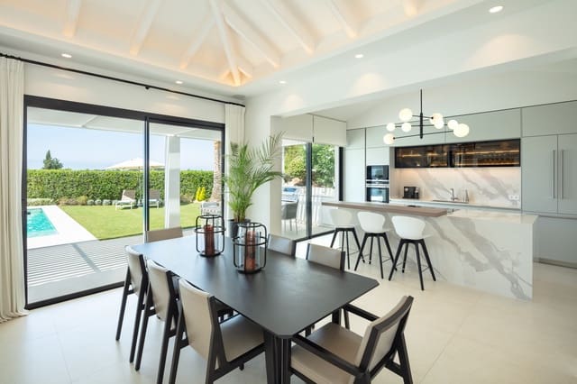 4 soveværelse Villa til salg i Las Brisas, Marbella med swimmingpool - € 3.250.000 (Ref: 8896405)