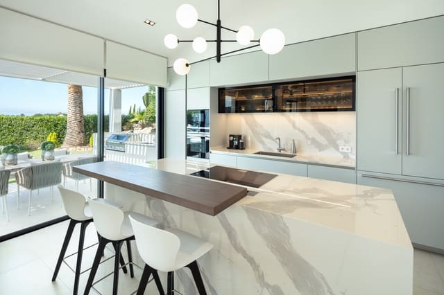 4 soveværelse Villa til salg i Las Brisas, Marbella med swimmingpool - € 3.250.000 (Ref: 8896405)