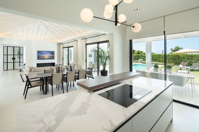 4 soveværelse Villa til salg i Las Brisas, Marbella med swimmingpool - € 3.250.000 (Ref: 8896405)