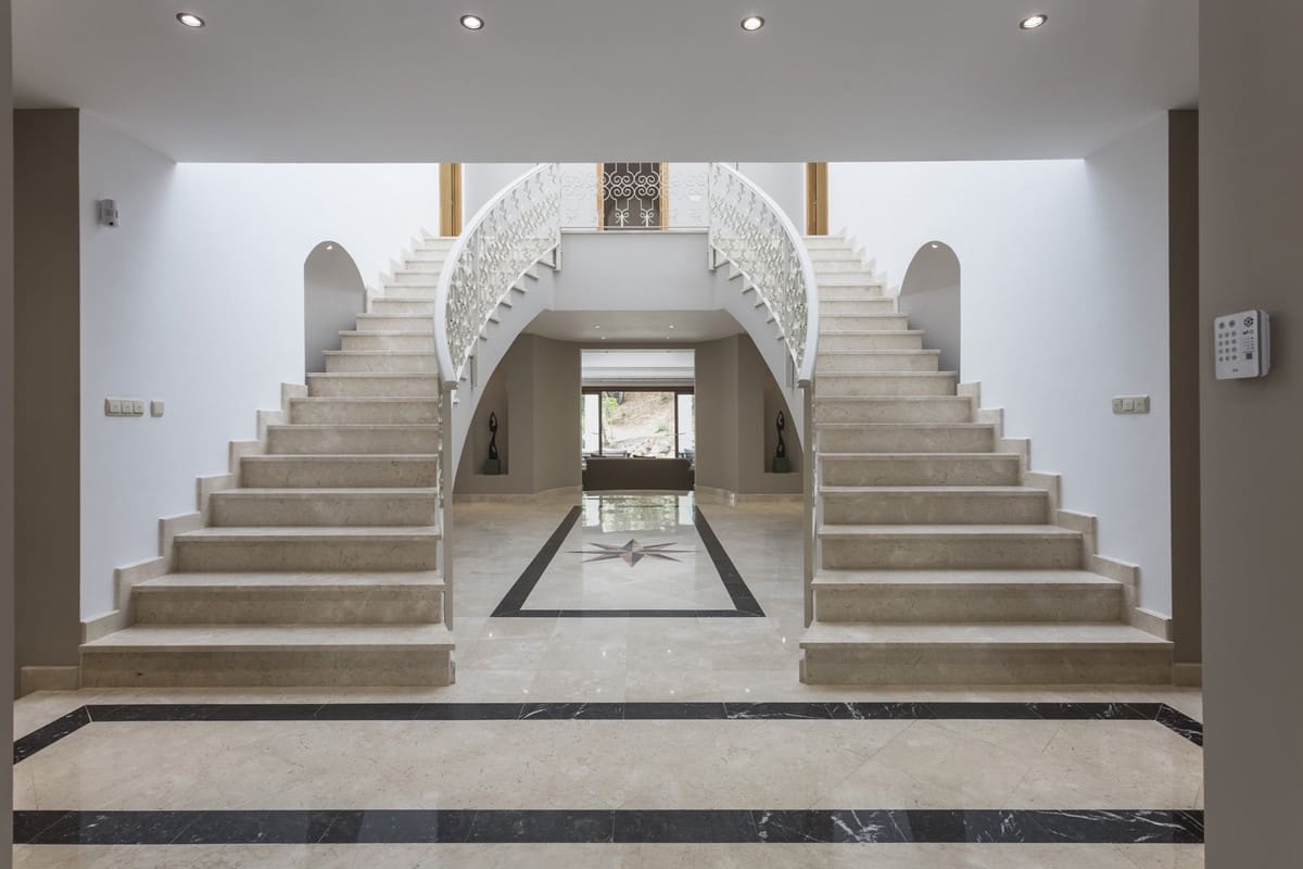 7 makuuhuone Huvila myytävänä paikassa El Madronal mukana uima-altaan - 7 950 000 € (Ref: 8896407)