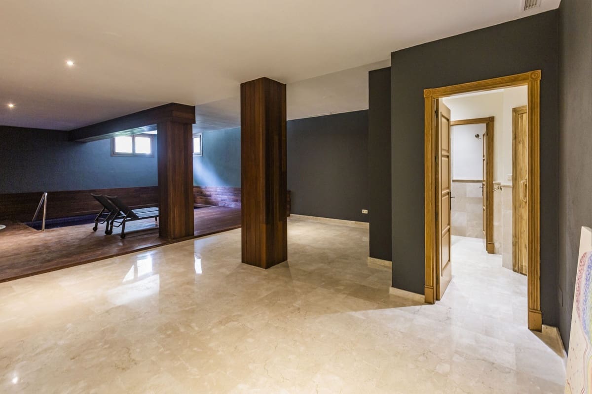 7 makuuhuone Huvila myytävänä paikassa El Madronal mukana uima-altaan - 7 950 000 € (Ref: 8896407)