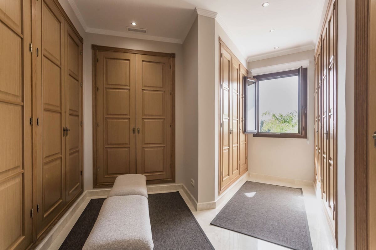 7 makuuhuone Huvila myytävänä paikassa El Madronal mukana uima-altaan - 7 950 000 € (Ref: 8896407)