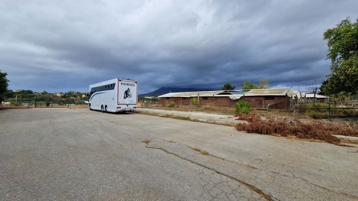 Ubebygd land til salgs i Estepona - € 12 300 000 (Ref: 8896413)