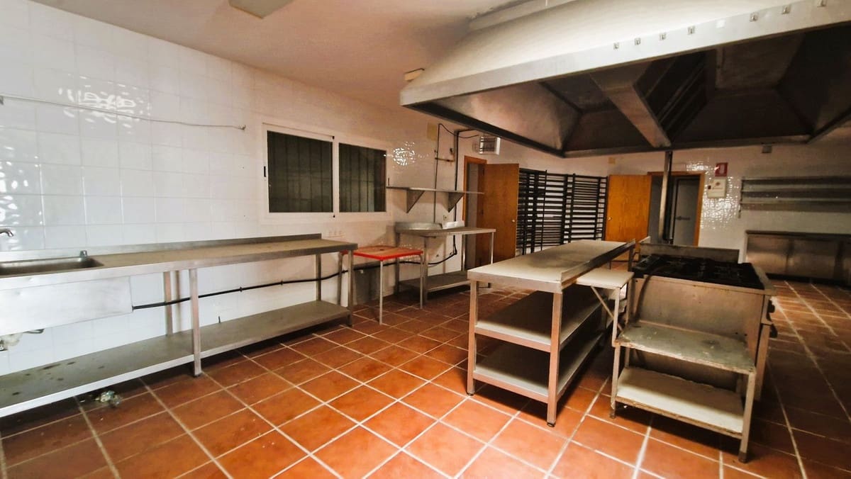 Ubebygd land til salgs i Estepona - € 12 300 000 (Ref: 8896413)