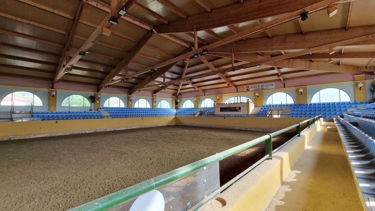 Ubebygd land til salgs i Estepona - € 12 300 000 (Ref: 8896413)