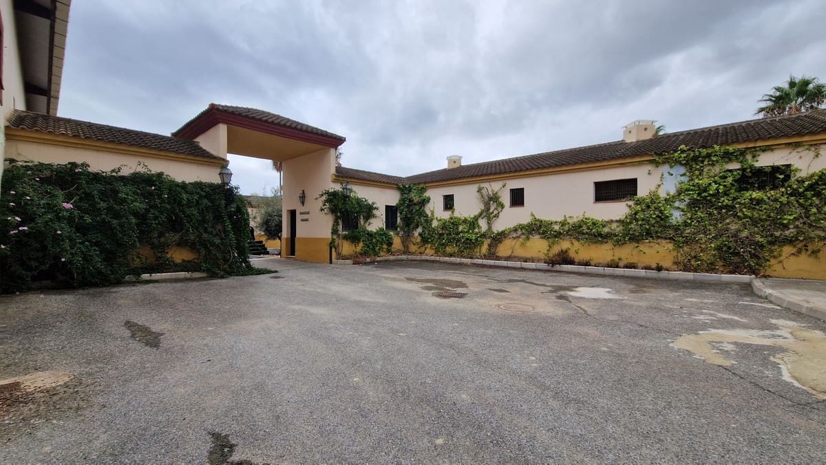 Ubebygd land til salgs i Estepona - € 12 300 000 (Ref: 8896413)