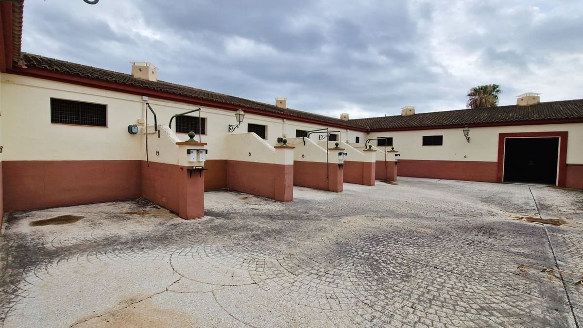 Ubebygd land til salgs i Estepona - € 12 300 000 (Ref: 8896413)