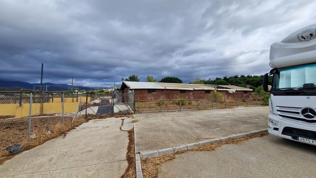 Ubebygd land til salgs i Estepona - € 12 300 000 (Ref: 8896413)