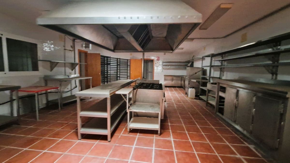 Ubebygd land til salgs i Estepona - € 12 300 000 (Ref: 8896413)