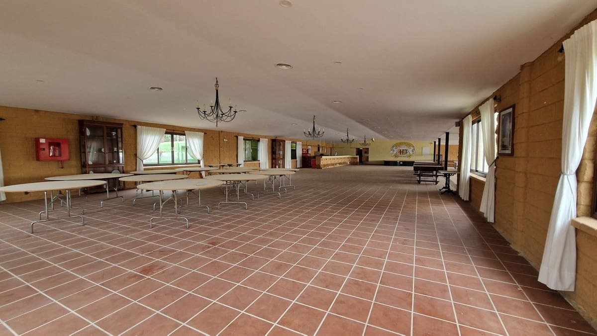 Ubebygd land til salgs i Estepona - € 12 300 000 (Ref: 8896413)