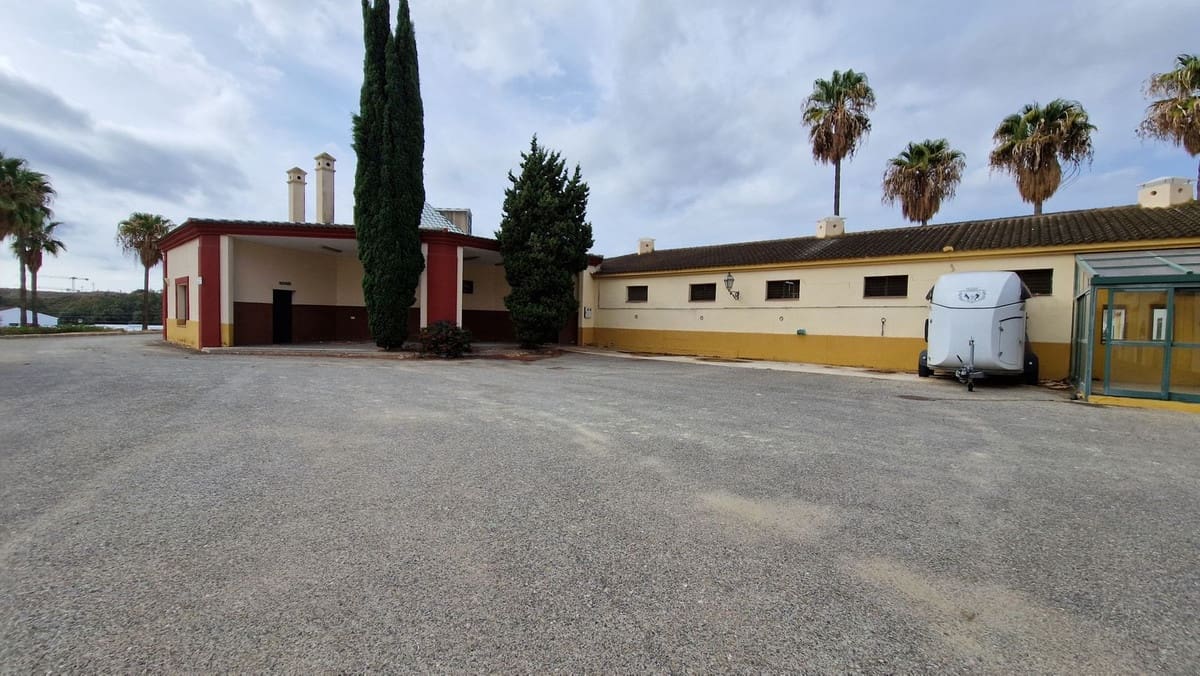 Ubebygd land til salgs i Estepona - € 12 300 000 (Ref: 8896413)