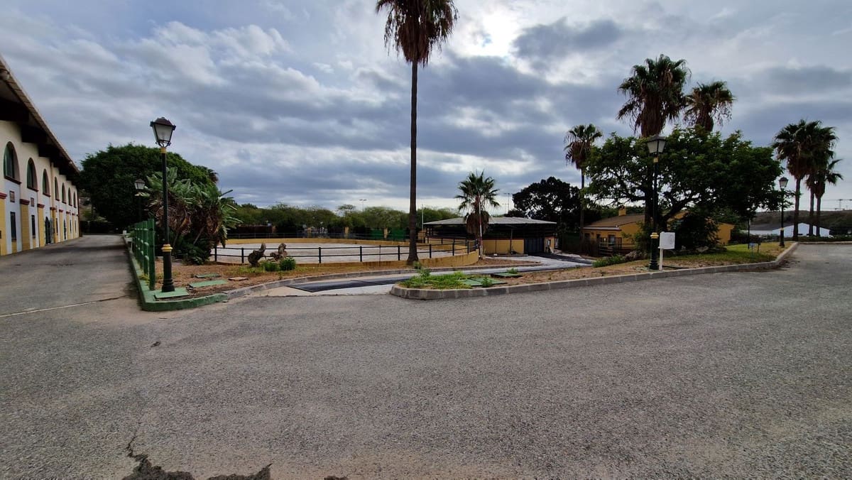 Ubebygd land til salgs i Estepona - € 12 300 000 (Ref: 8896413)