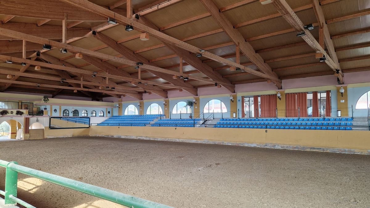 Ubebygd land til salgs i Estepona - € 12 300 000 (Ref: 8896413)