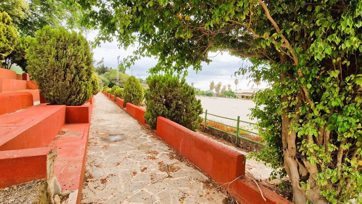 Ubebygd land til salgs i Estepona - € 12 300 000 (Ref: 8896413)