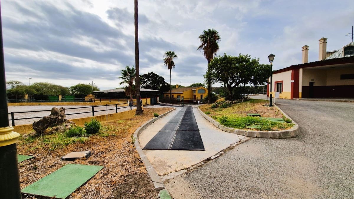 Ubebygd land til salgs i Estepona - € 12 300 000 (Ref: 8896413)