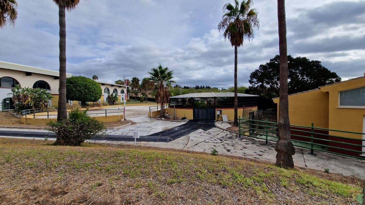 Ubebygd land til salgs i Estepona - € 12 300 000 (Ref: 8896413)