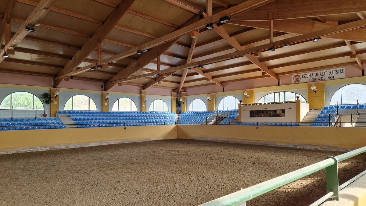 Ubebygd land til salgs i Estepona - € 12 300 000 (Ref: 8896413)