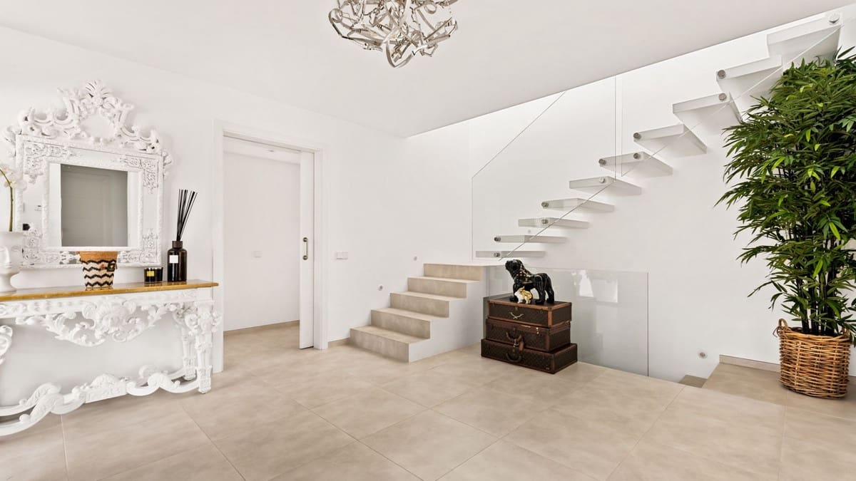 5 soverom Villa til salgs i Nueva Andalucia med svømmebasseng - € 7 300 000 (Ref: 8896415)