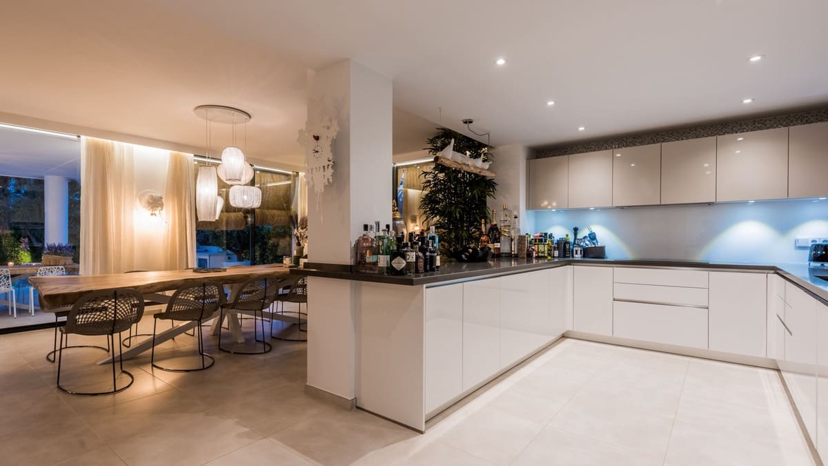 5 soverom Villa til salgs i Nueva Andalucia med svømmebasseng - € 7 300 000 (Ref: 8896415)