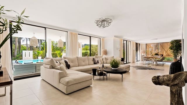 5 soverom Villa til salgs i Las Brisas, Marbella med svømmebasseng - € 7 300 000 (Ref: 8896415)