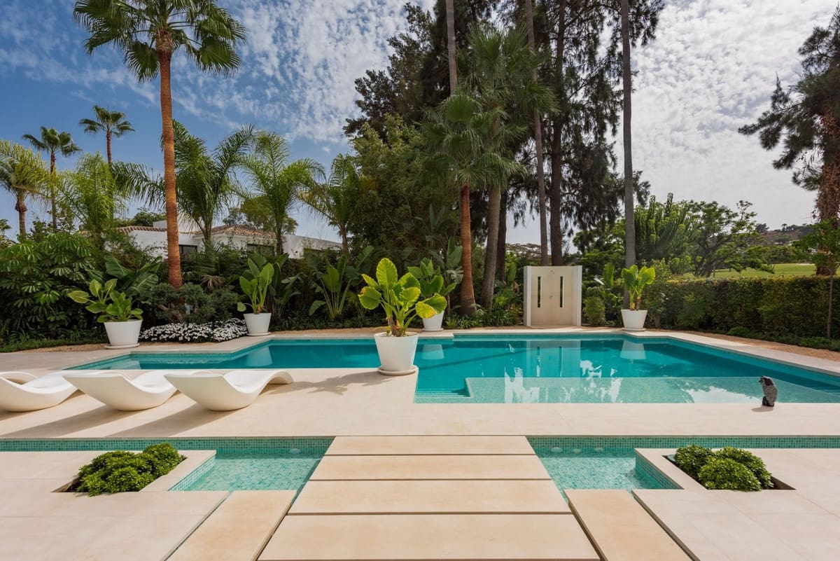 5 soverom Villa til salgs i Nueva Andalucia med svømmebasseng - € 7 300 000 (Ref: 8896415)