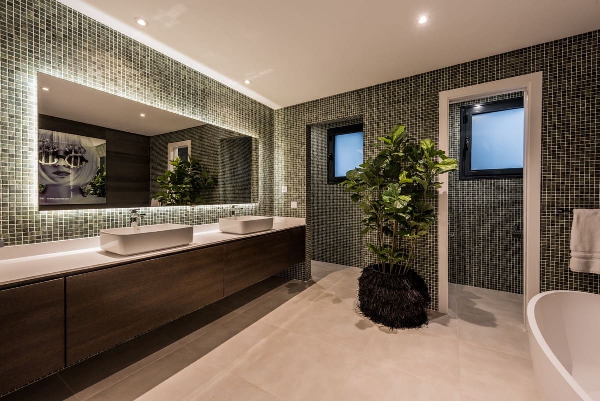 5 soverom Villa til salgs i Nueva Andalucia med svømmebasseng - € 7 300 000 (Ref: 8896415)