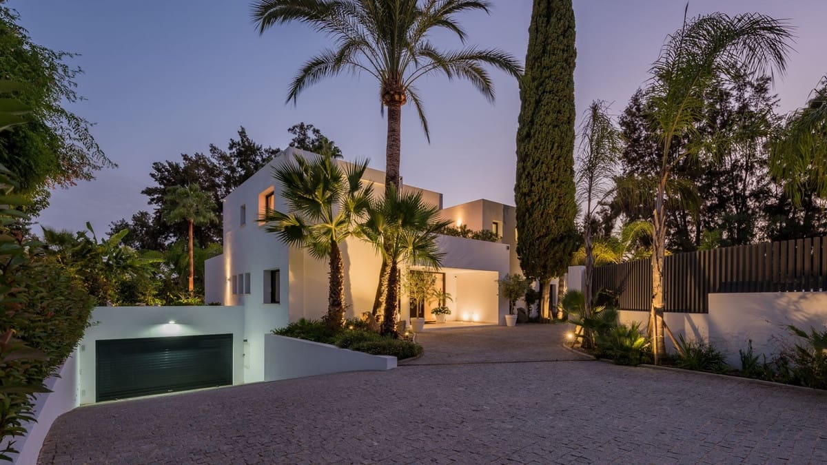 5 soverom Villa til salgs i Nueva Andalucia med svømmebasseng - € 7 300 000 (Ref: 8896415)
